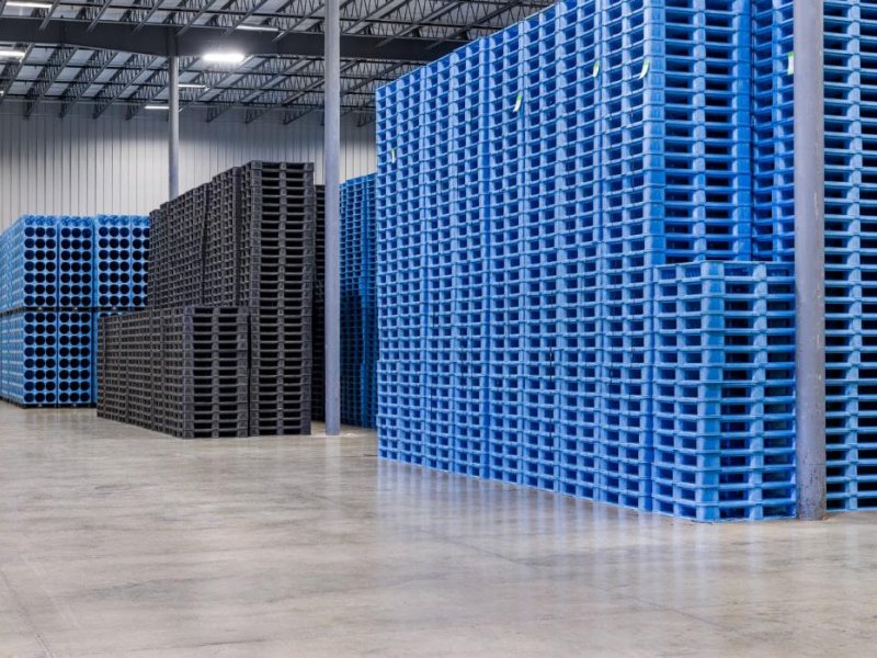 Plastik Palet Seçimi Sandığınızdan Daha Kritik: Doğru Tercih Nasıl Binlerce TL Kazandırır?